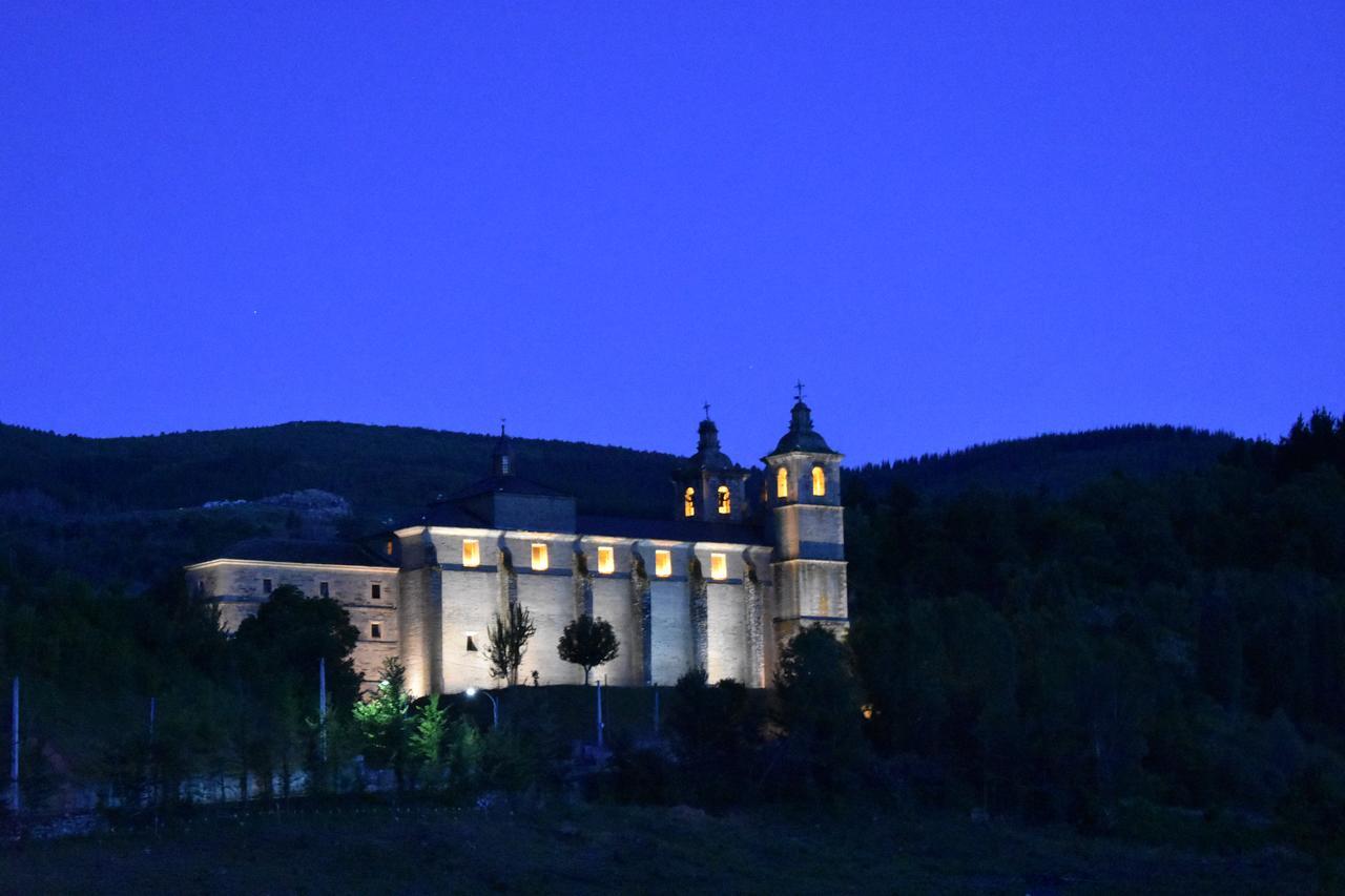 Apartamentos Picea Azul Vega De Espinareda Bagian luar foto